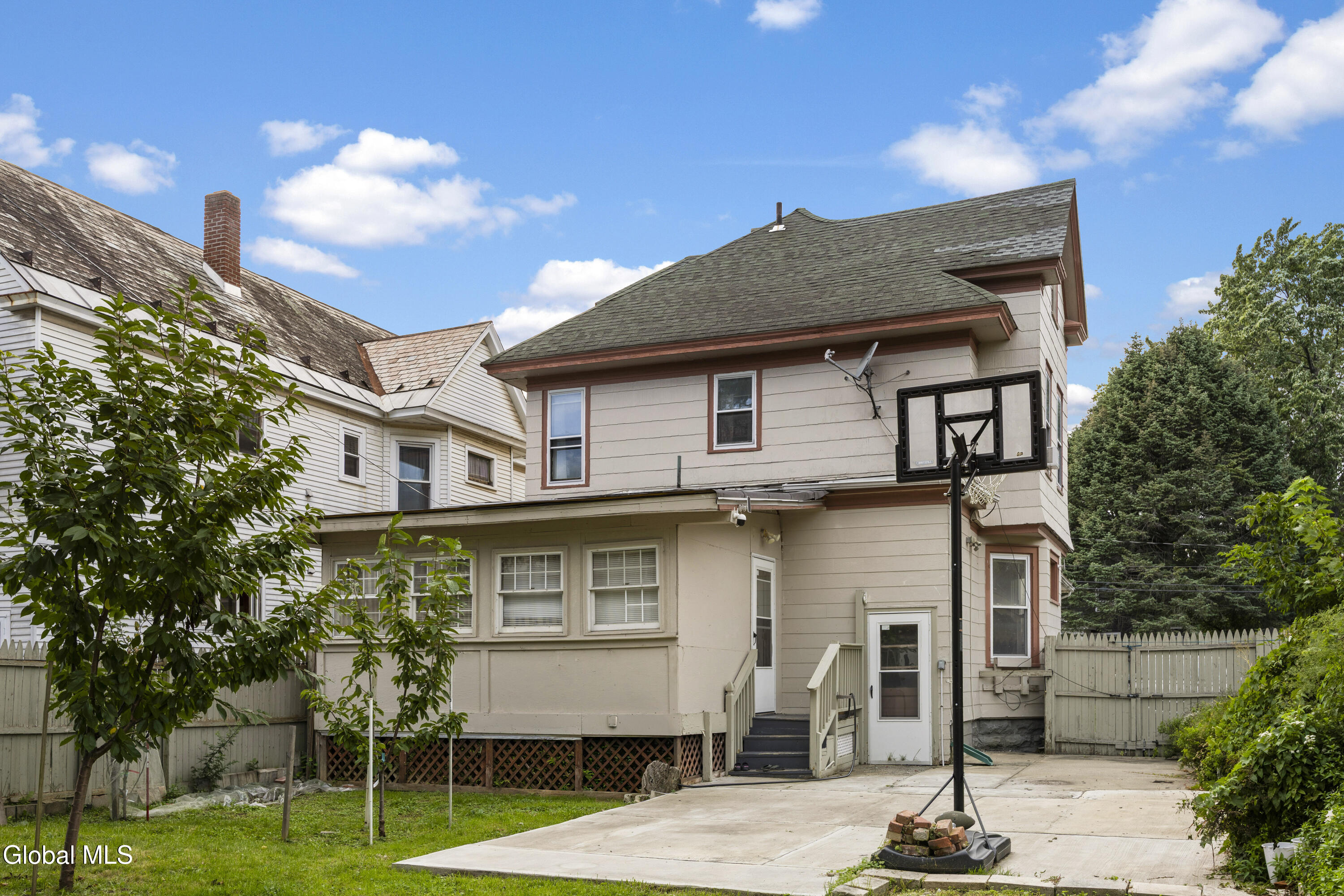 942 Central Parkway Schenectady NY 12309