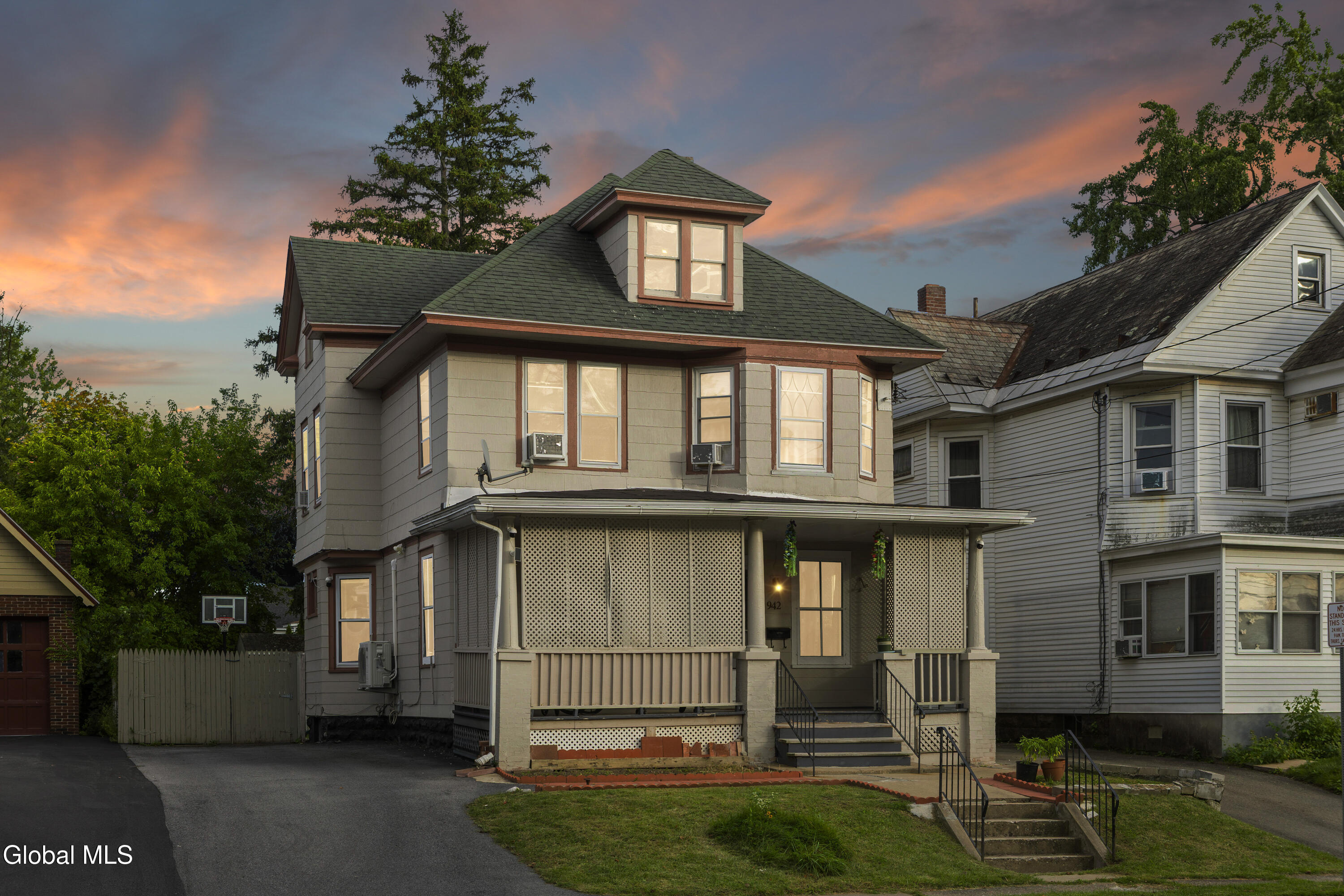 942 Central Parkway Schenectady NY 12309