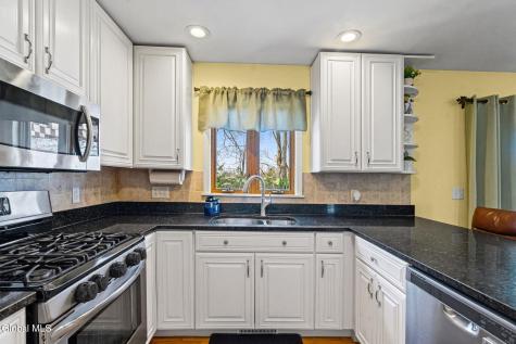 61 Jefferson Road Glenmont NY 12077