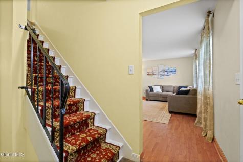 61 Jefferson Road Glenmont NY 12077