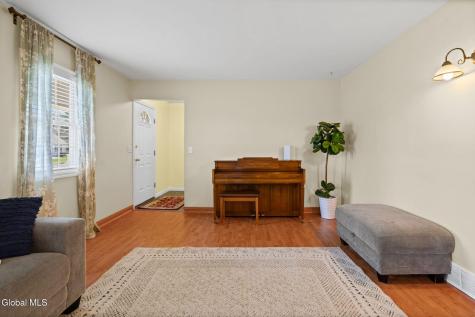 61 Jefferson Road Glenmont NY 12077