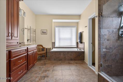 1019 Gideon Trace Schenectady NY 12302