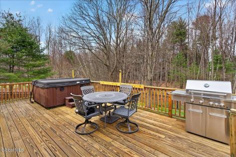 1019 Gideon Trace Schenectady NY 12302