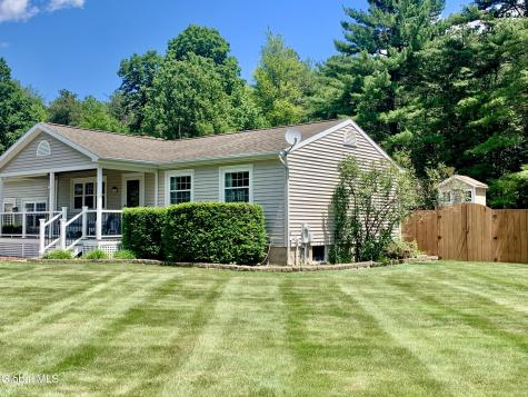 15 Algonquin Drive Queensbury NY 12804