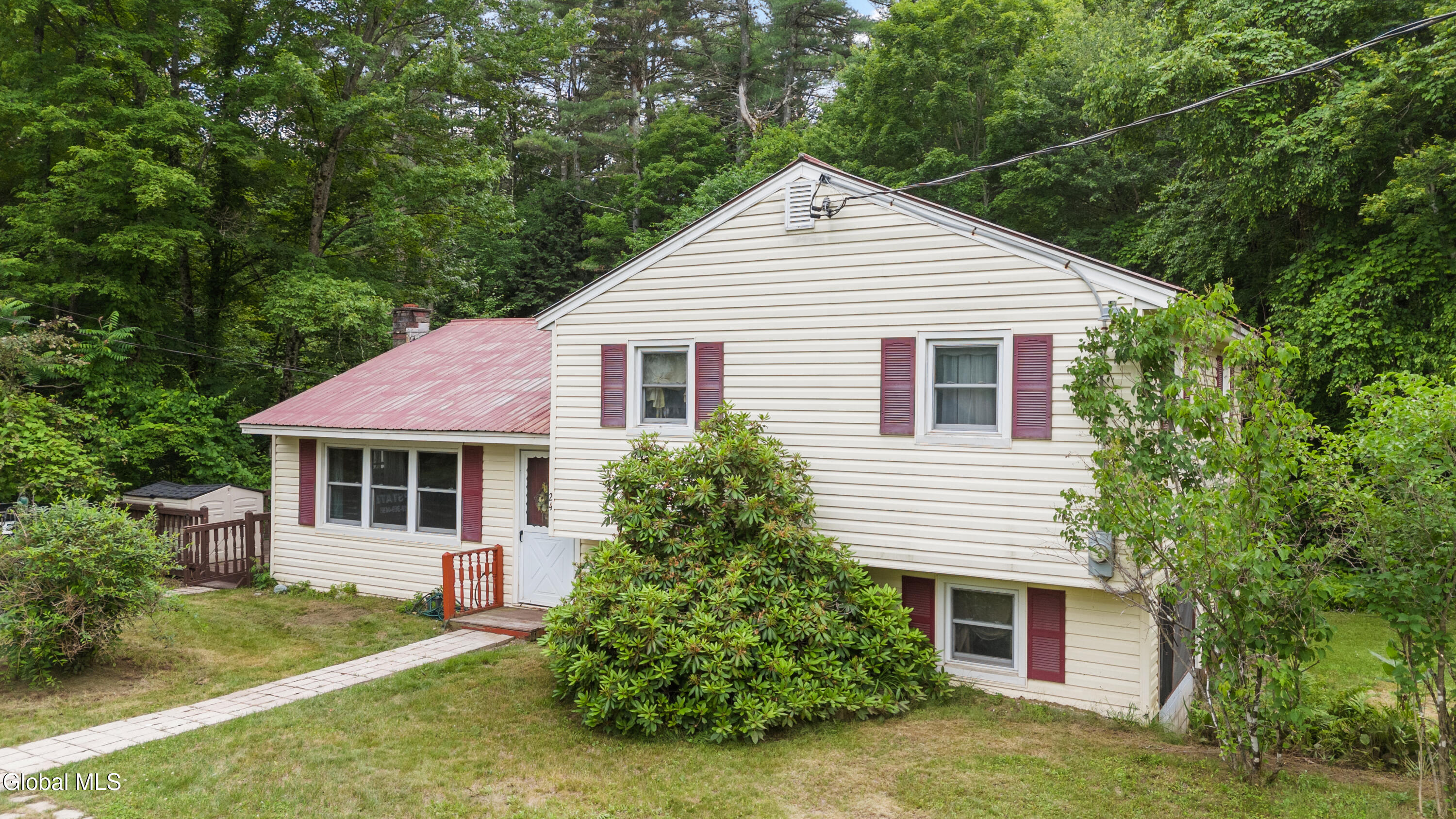 24 Hack Road Corinth NY 12822
