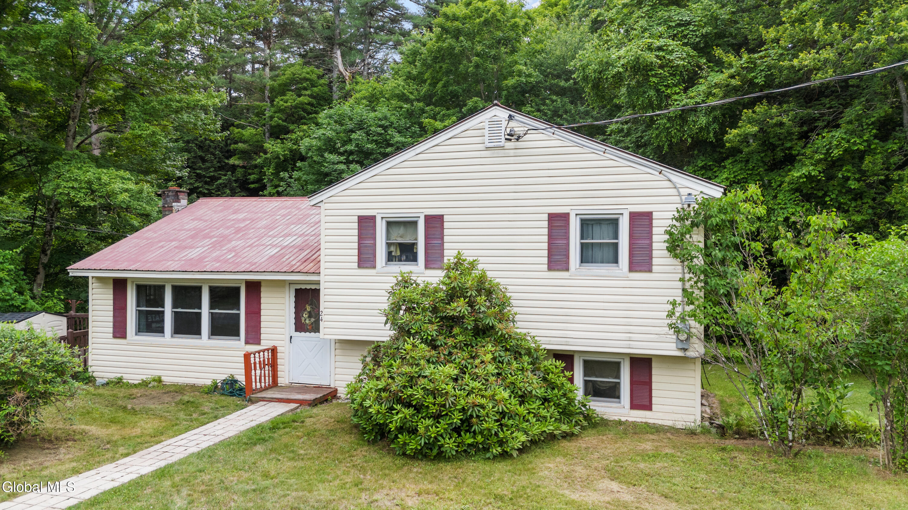 24 Hack Road Corinth NY 12822