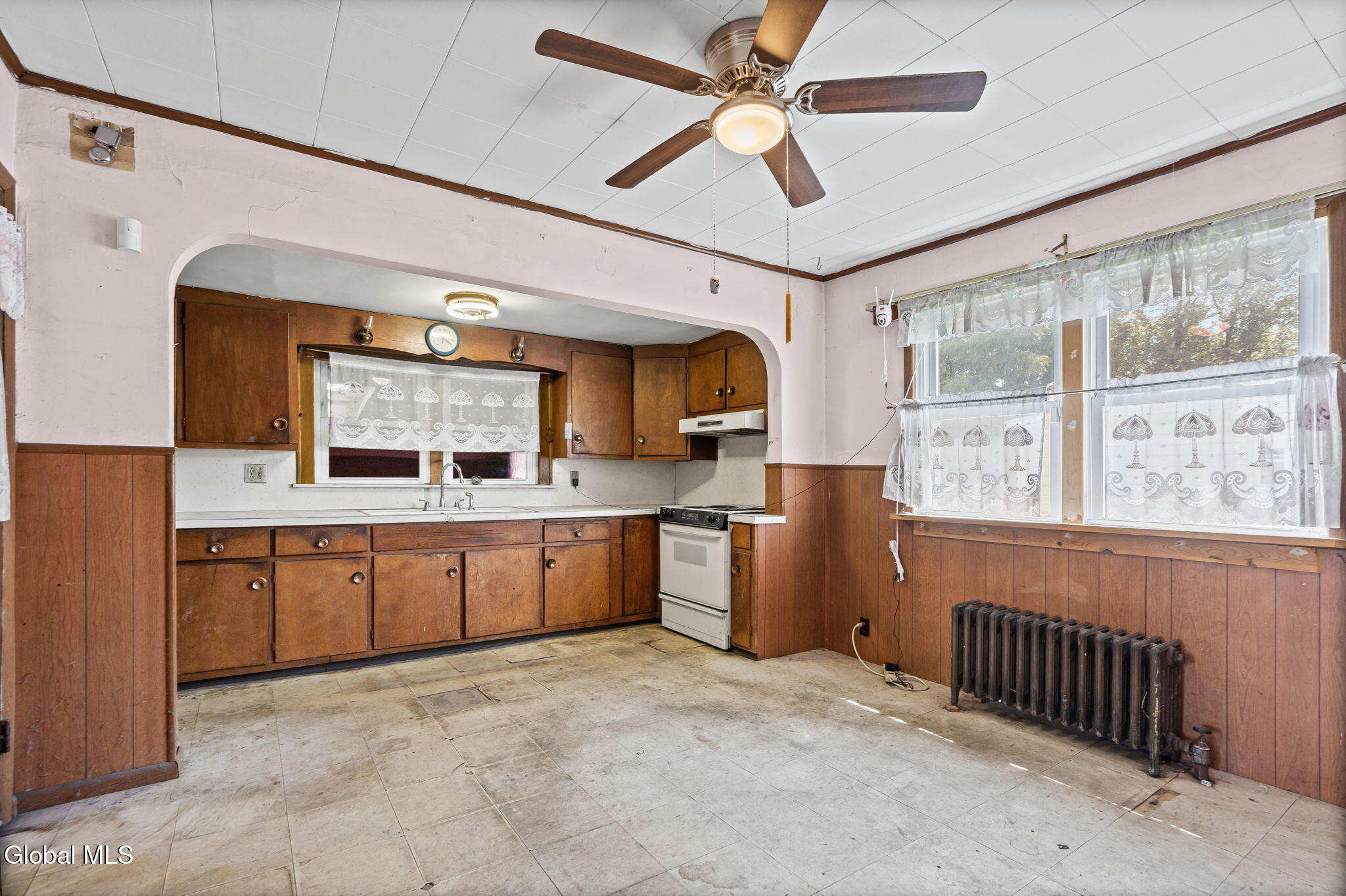 126 Daniels Avenue Schenectady NY 12304