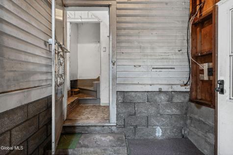 126 Daniels Avenue Schenectady NY 12304