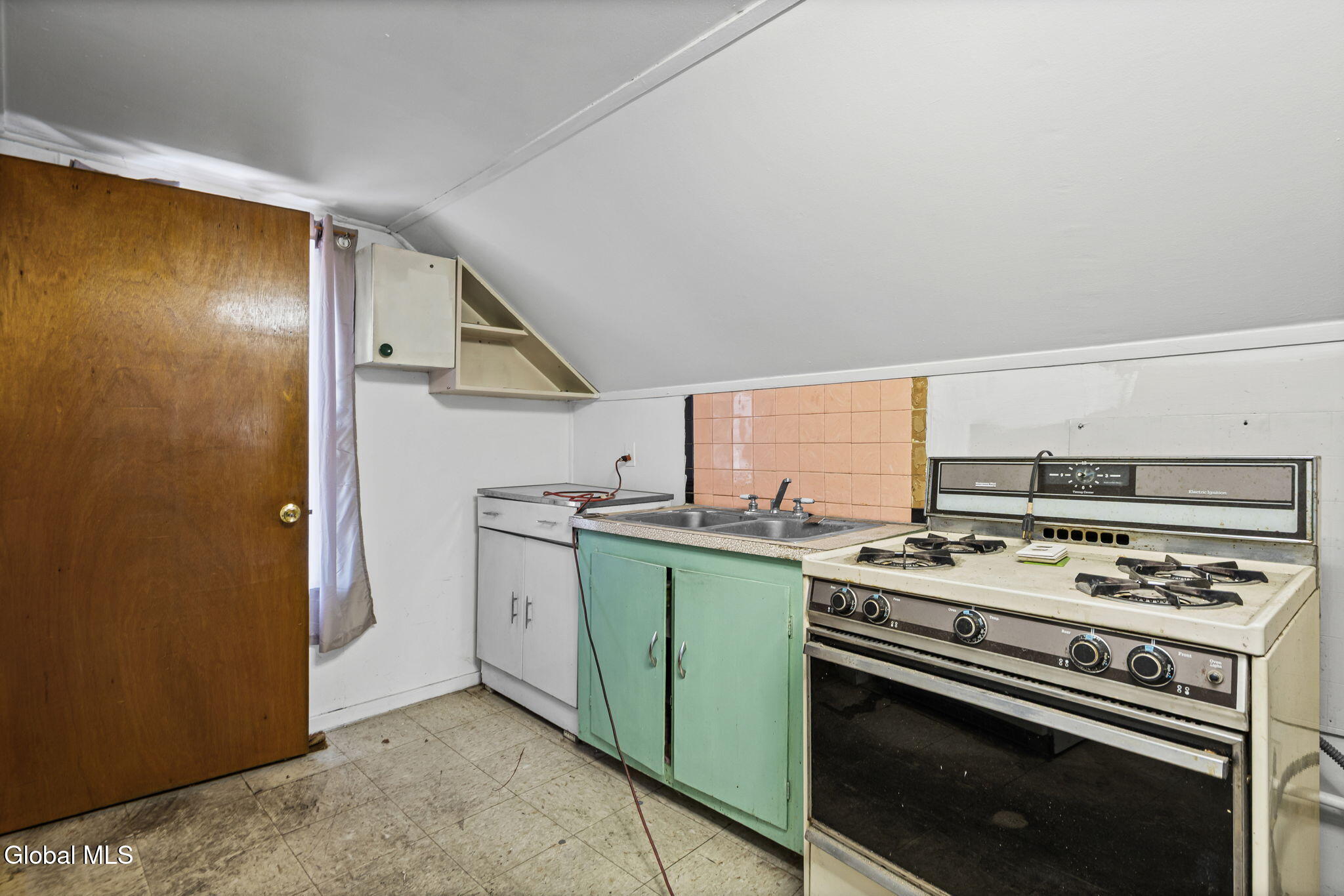 126 Daniels Avenue Schenectady NY 12304