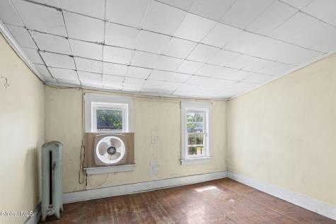 126 Daniels Avenue Schenectady NY 12304