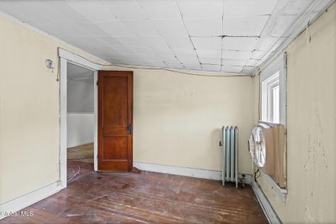 126 Daniels Avenue Schenectady NY 12304