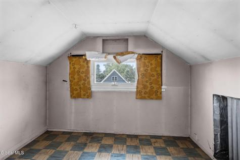 126 Daniels Avenue Schenectady NY 12304