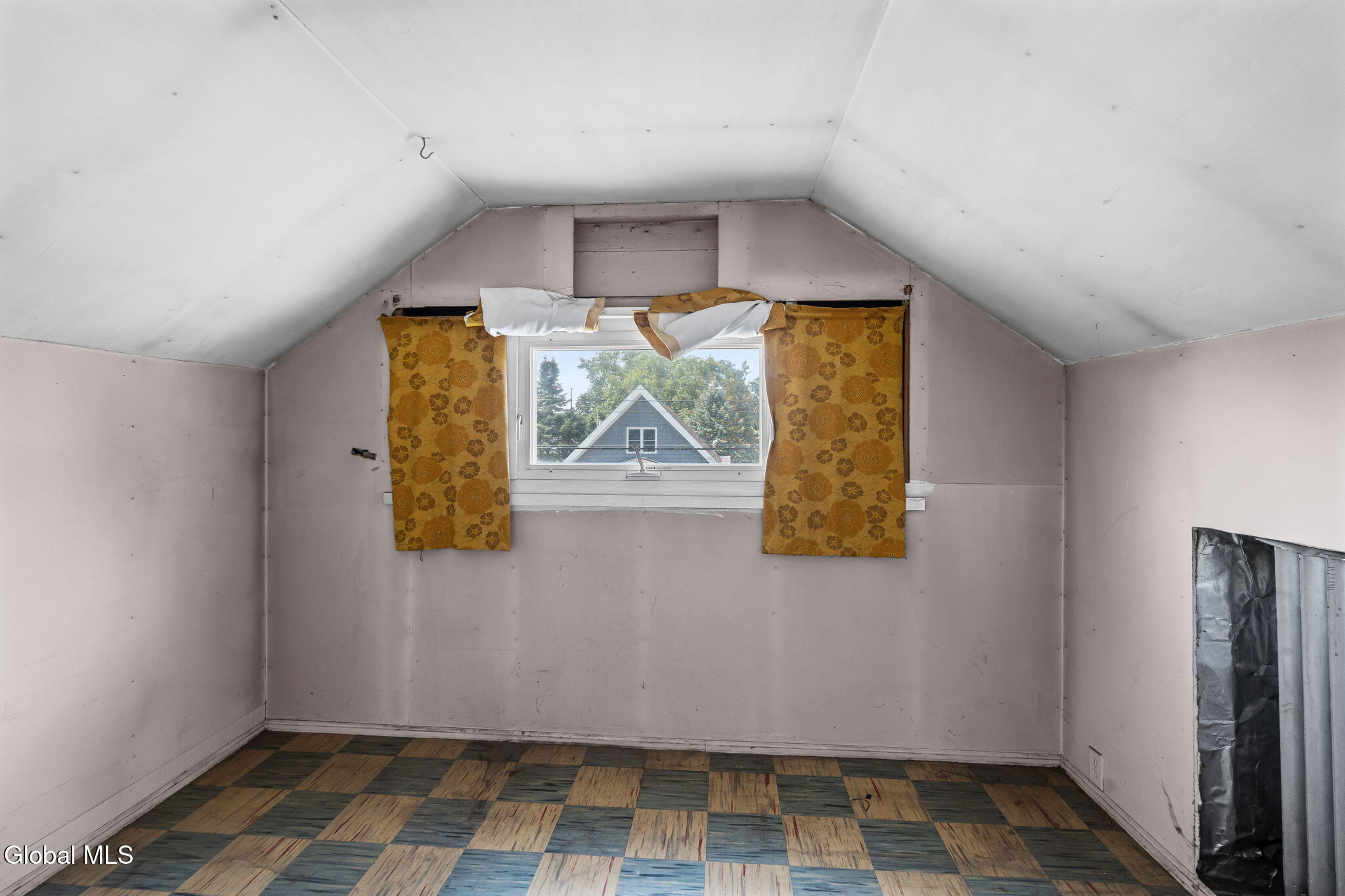 126 Daniels Avenue Schenectady NY 12304