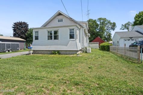 126 Daniels Avenue Schenectady NY 12304