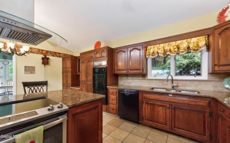 24 Oriel Lane Rensselaer NY 12144
