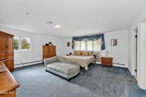 24 Oriel Lane Rensselaer NY 12144