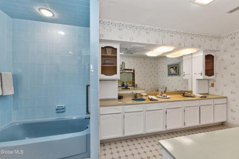 24 Oriel Lane Rensselaer NY 12144