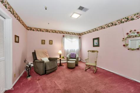 24 Oriel Lane Rensselaer NY 12144