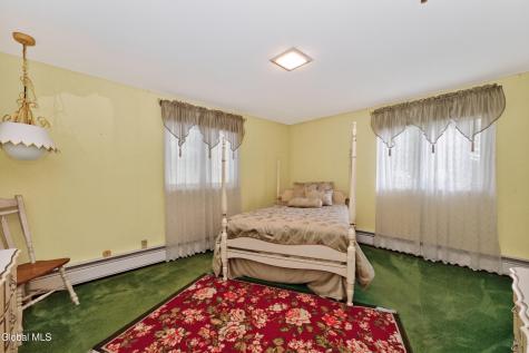 24 Oriel Lane Rensselaer NY 12144