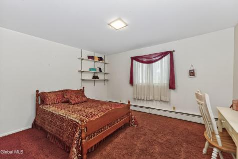 24 Oriel Lane Rensselaer NY 12144