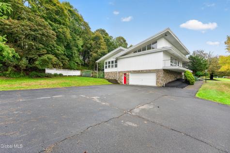 24 Oriel Lane Rensselaer NY 12144