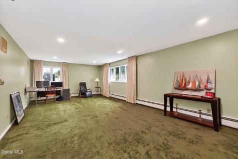 24 Oriel Lane Rensselaer NY 12144