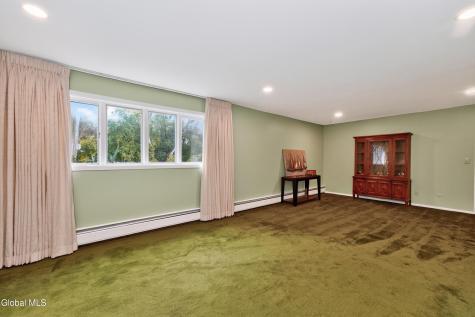 24 Oriel Lane Rensselaer NY 12144