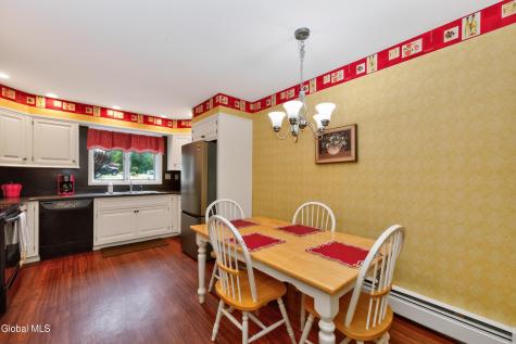 24 Oriel Lane Rensselaer NY 12144