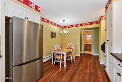 24 Oriel Lane Rensselaer NY 12144