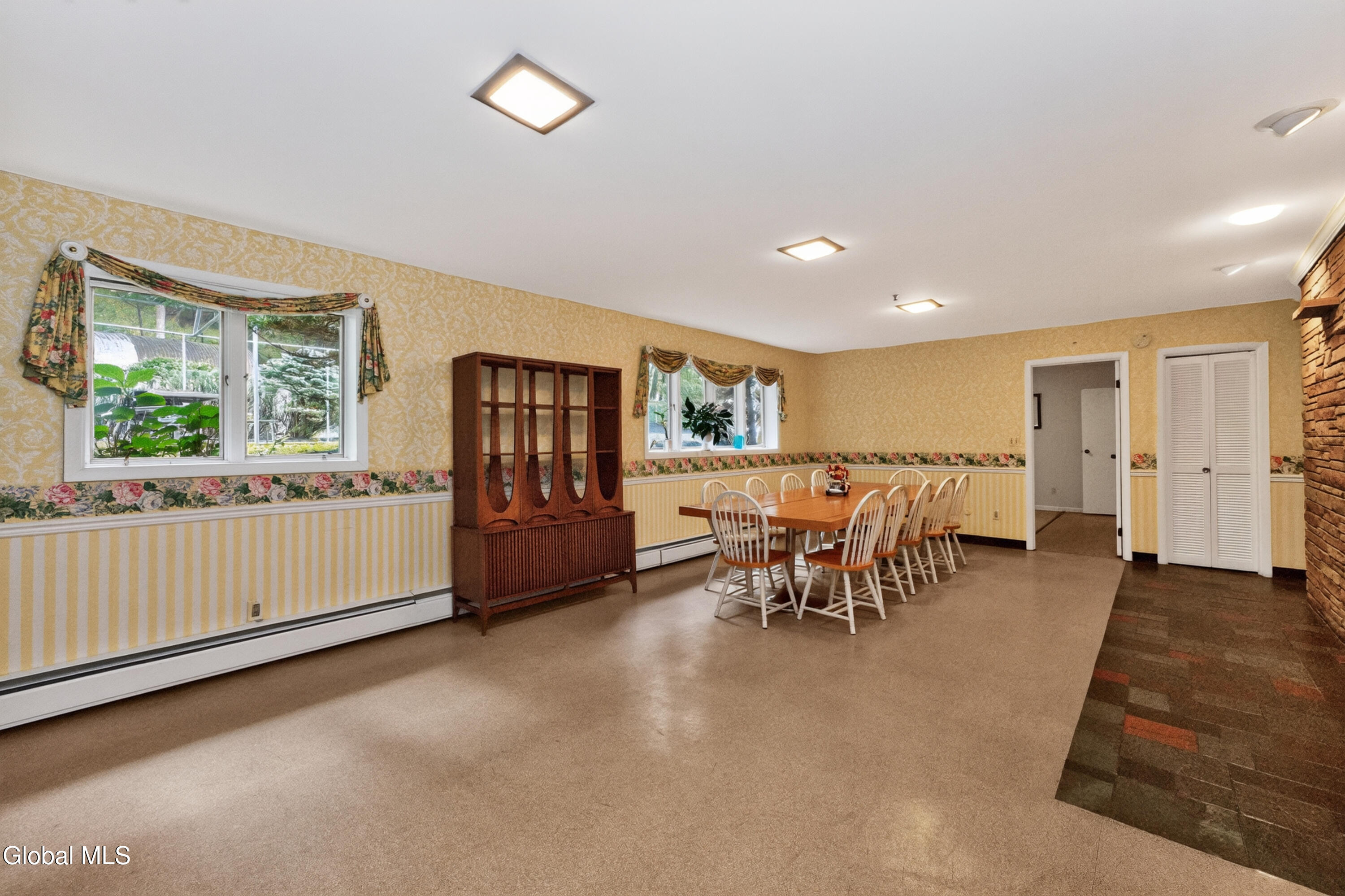 24 Oriel Lane Rensselaer NY 12144