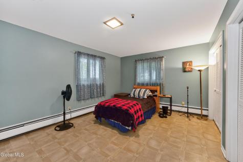 24 Oriel Lane Rensselaer NY 12144