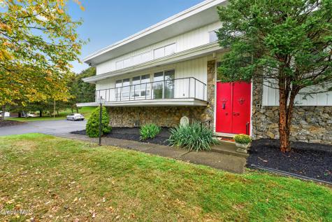 24 Oriel Lane Rensselaer NY 12144