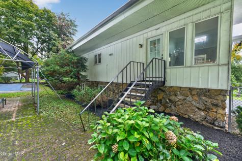 24 Oriel Lane Rensselaer NY 12144