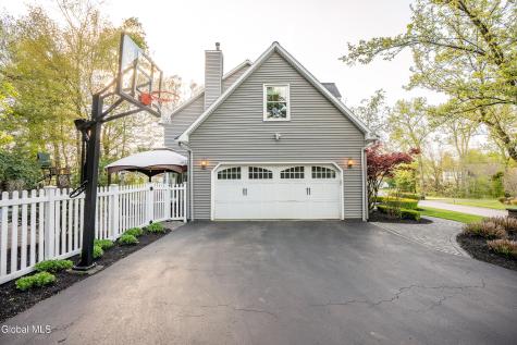 18 County Clare Lane Niskayuna NY 12309