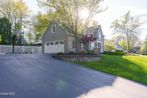 18 County Clare Lane Niskayuna NY 12309