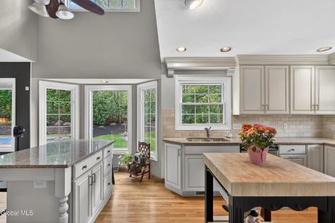 18 County Clare Lane Niskayuna NY 12309