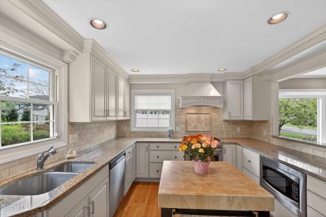 18 County Clare Lane Niskayuna NY 12309