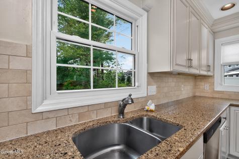 18 County Clare Lane Niskayuna NY 12309