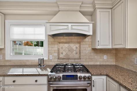 18 County Clare Lane Niskayuna NY 12309