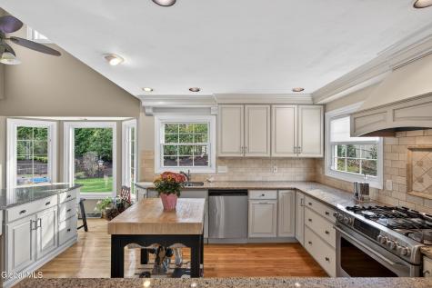 18 County Clare Lane Niskayuna NY 12309