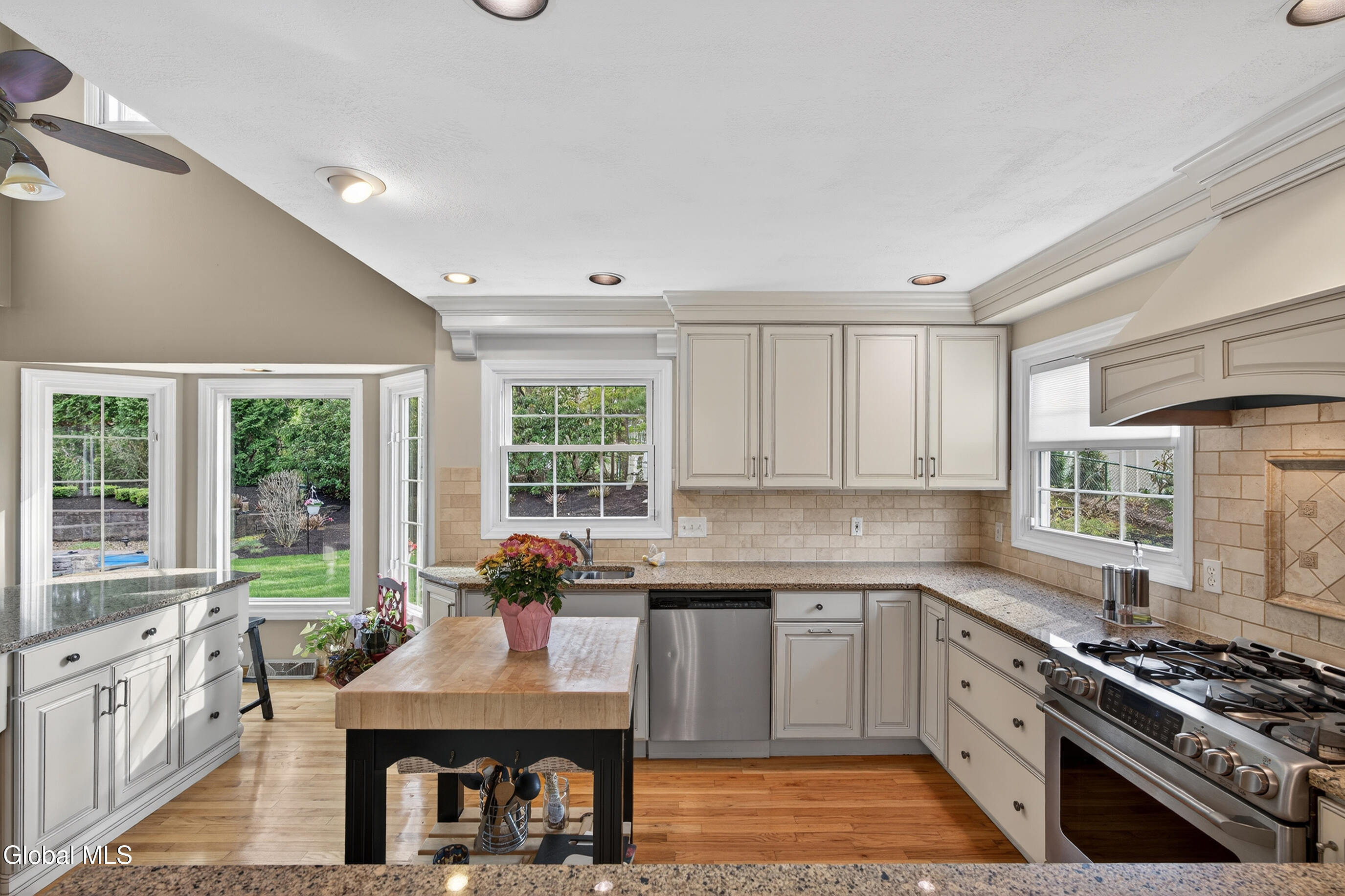 18 County Clare Lane Niskayuna NY 12309