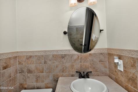 18 County Clare Lane Niskayuna NY 12309