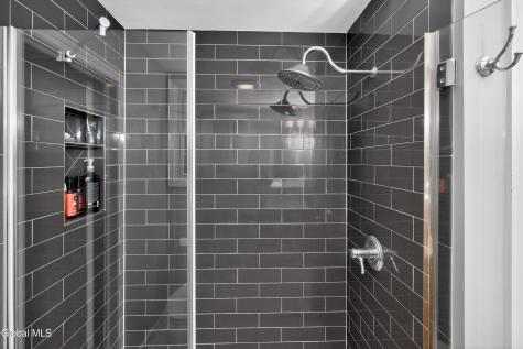 18 County Clare Lane Niskayuna NY 12309