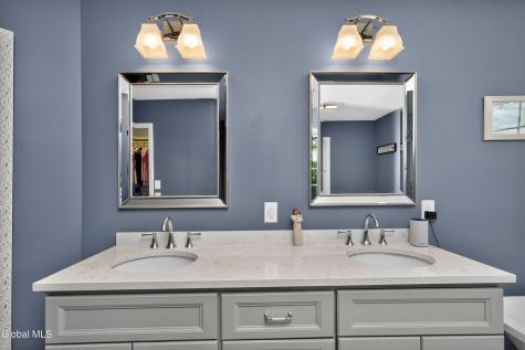 18 County Clare Lane Niskayuna NY 12309