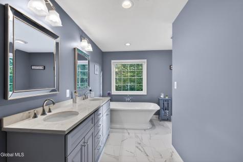 18 County Clare Lane Niskayuna NY 12309