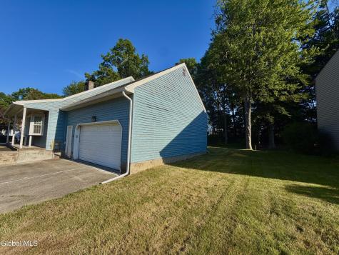 31 Laura Drive Latham NY 12110