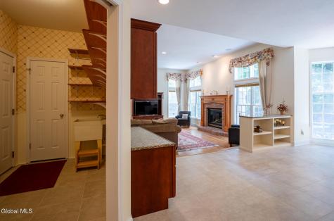 10 Whitestone Way Slingerlands NY 12159