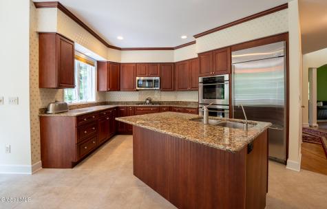 10 Whitestone Way Slingerlands NY 12159