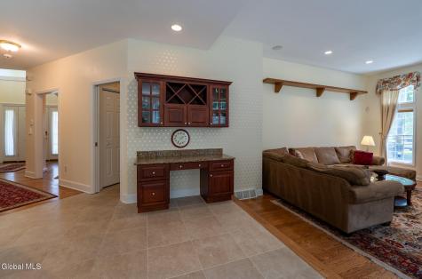 10 Whitestone Way Slingerlands NY 12159