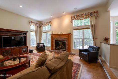 10 Whitestone Way Slingerlands NY 12159